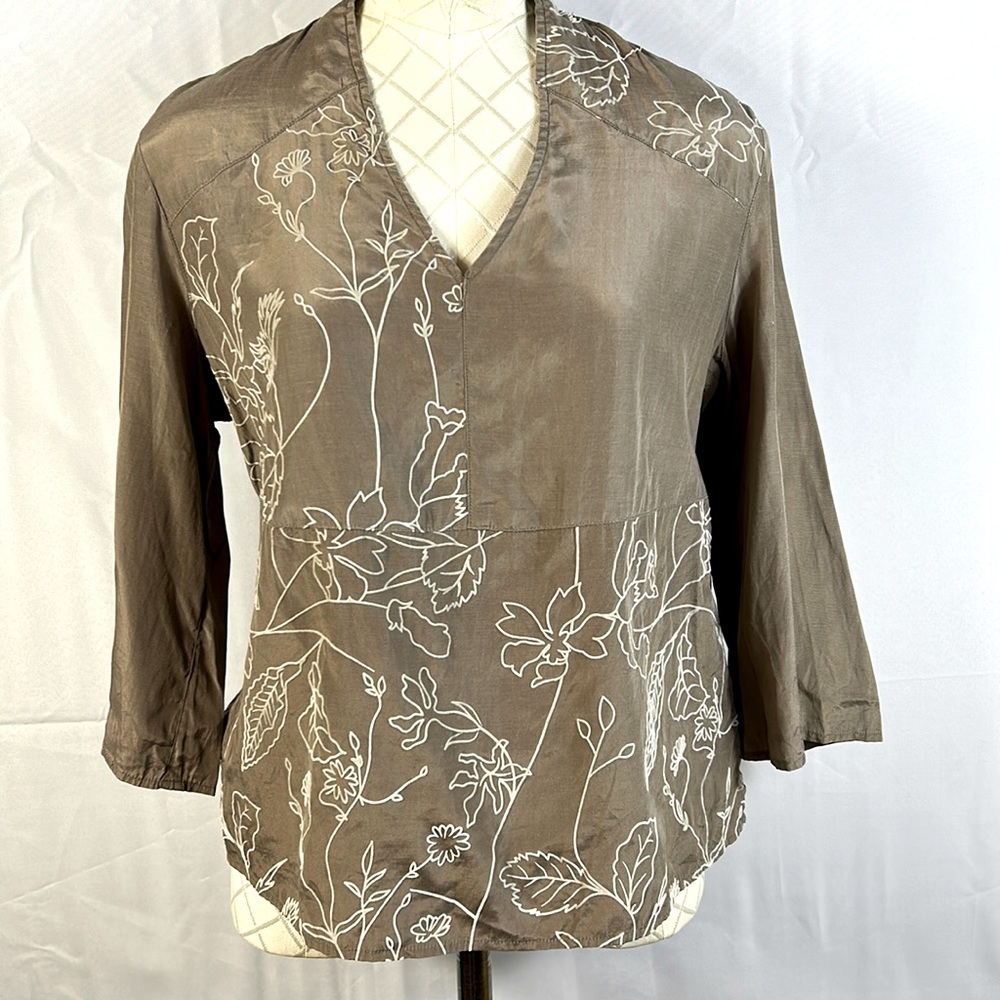 J.Jill Silk & Cotton Brown Top Like New. Size Small Tan Raised Floral Pattern